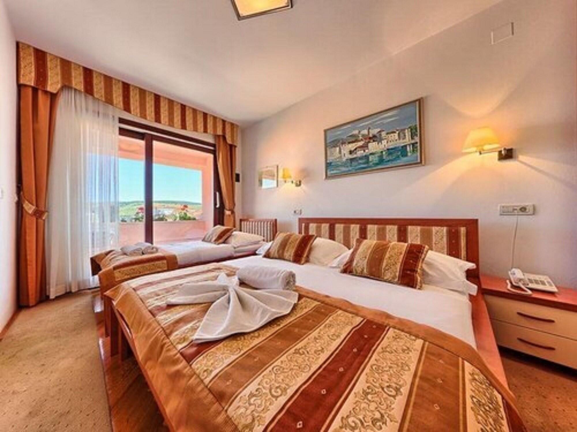 Hotel Trogirski Dvori Extérieur photo