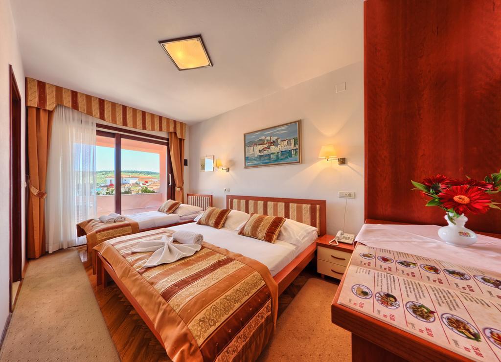 Hotel Trogirski Dvori Extérieur photo